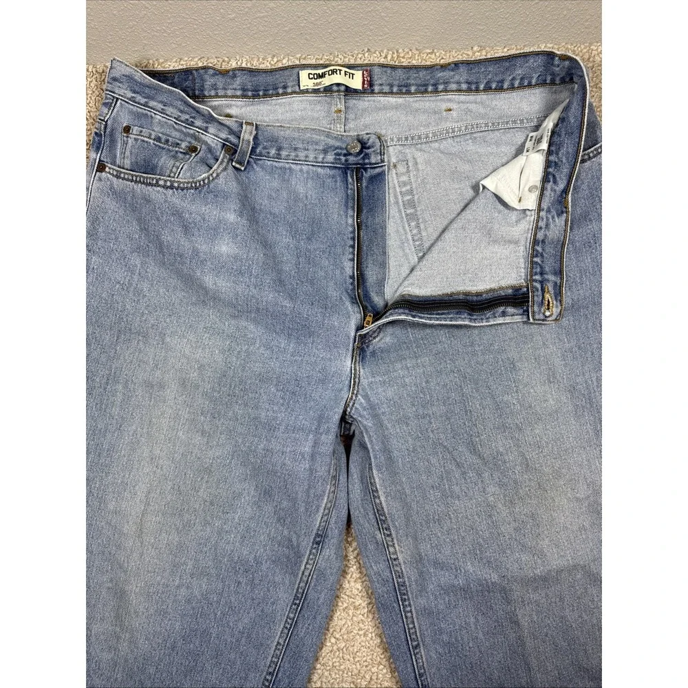 Vintage Levis 560 Comfort Fit Jeans Mens 44x34 Blue Light Wash Denim Western Y2K